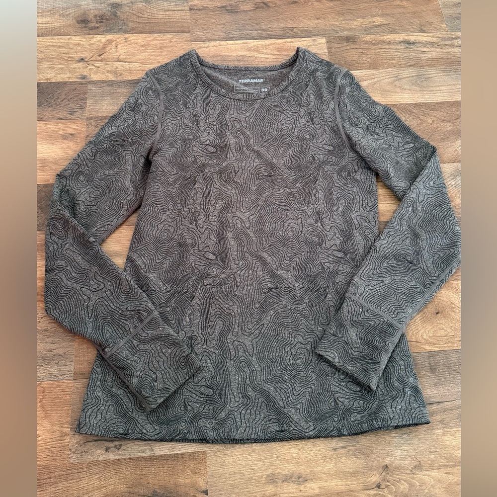 Women's Long-Sleeve medium weight under layer Crewneck Top in Charcoal Gray